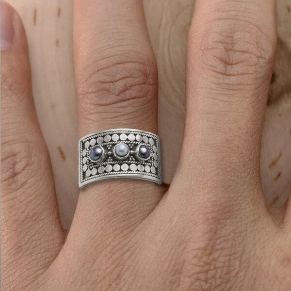 Czarujący Perłowy Pierścionek na każdą okazję