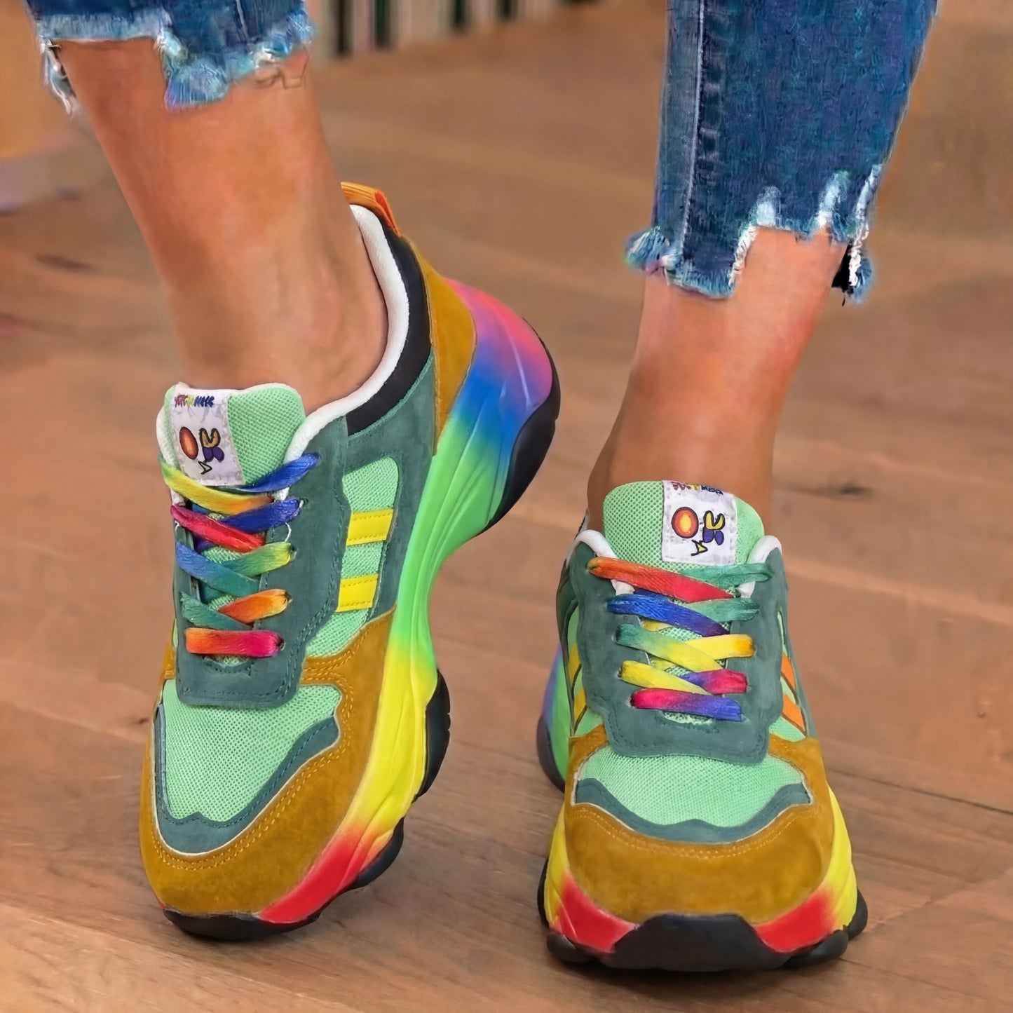 JO | Cheeky and casual sneakers