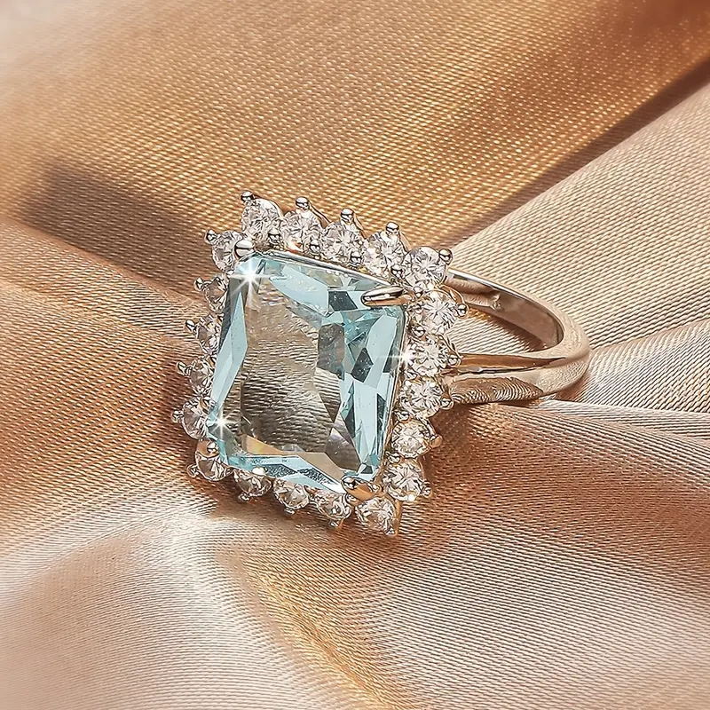 Czarujący Pierścionek na każdą okazję