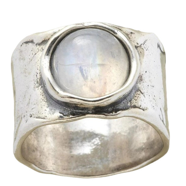 Klasyczny Pierścionek z ponadczasowym urokiem