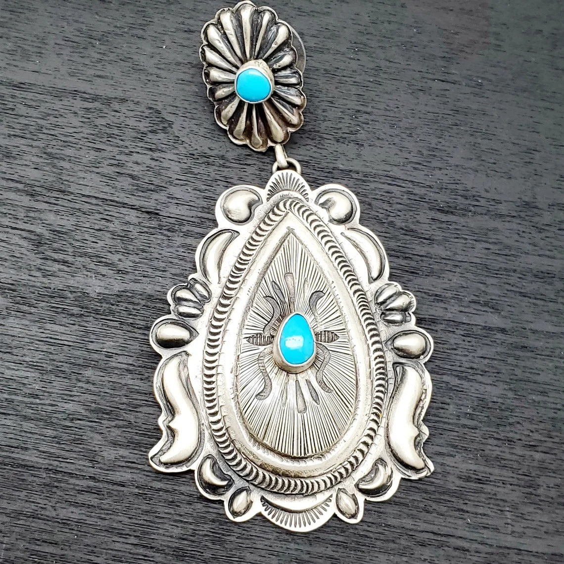 Czarujący Kolczyk na każdą okazję