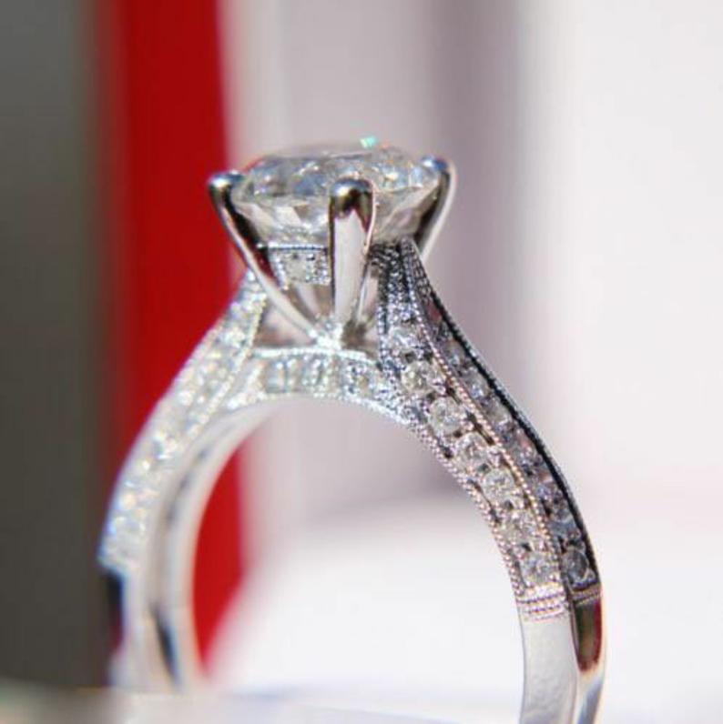 Czarujący Pierścionek na każdą okazję