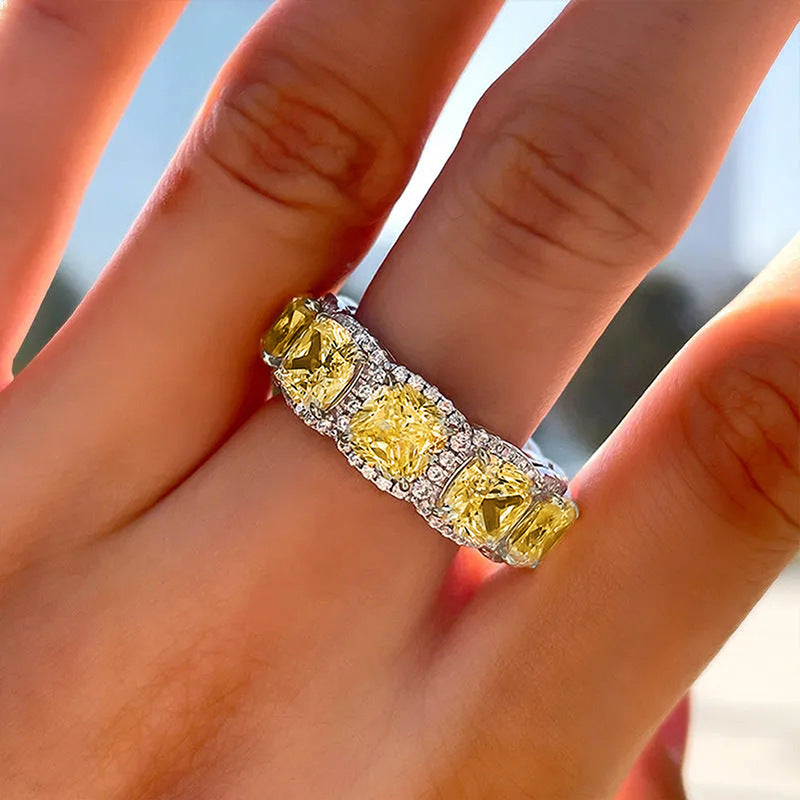 Czarujący Pierścionek na każdą okazję