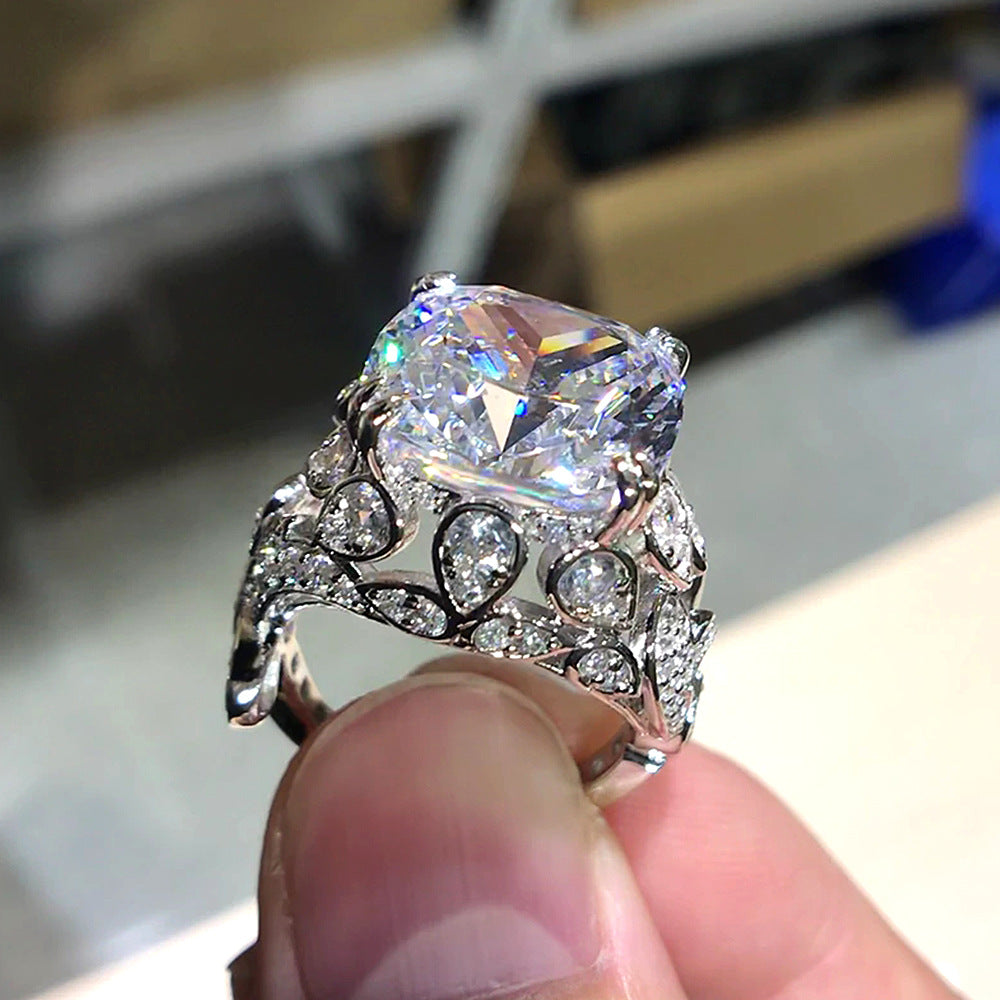 Czarujący Pierścionek na każdą okazję