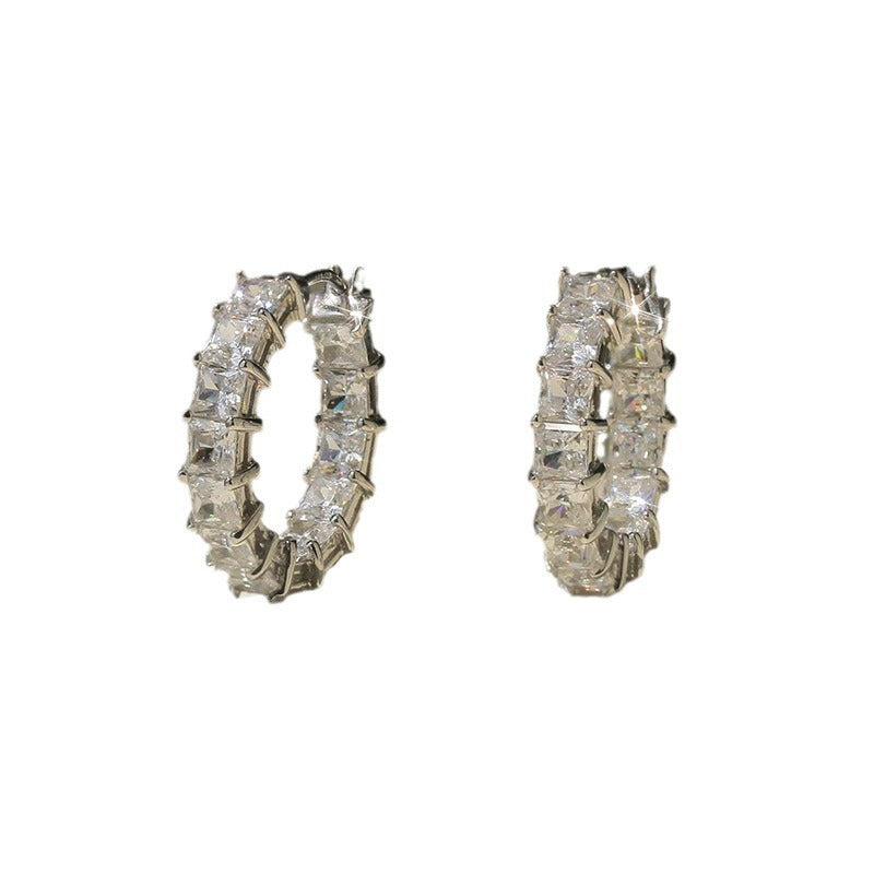 Czarujący Kolczyk na każdą okazję