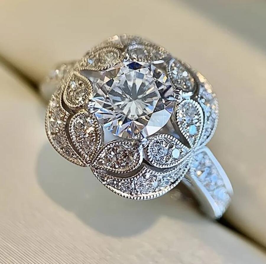 Czarujący Pierścionek na każdą okazję