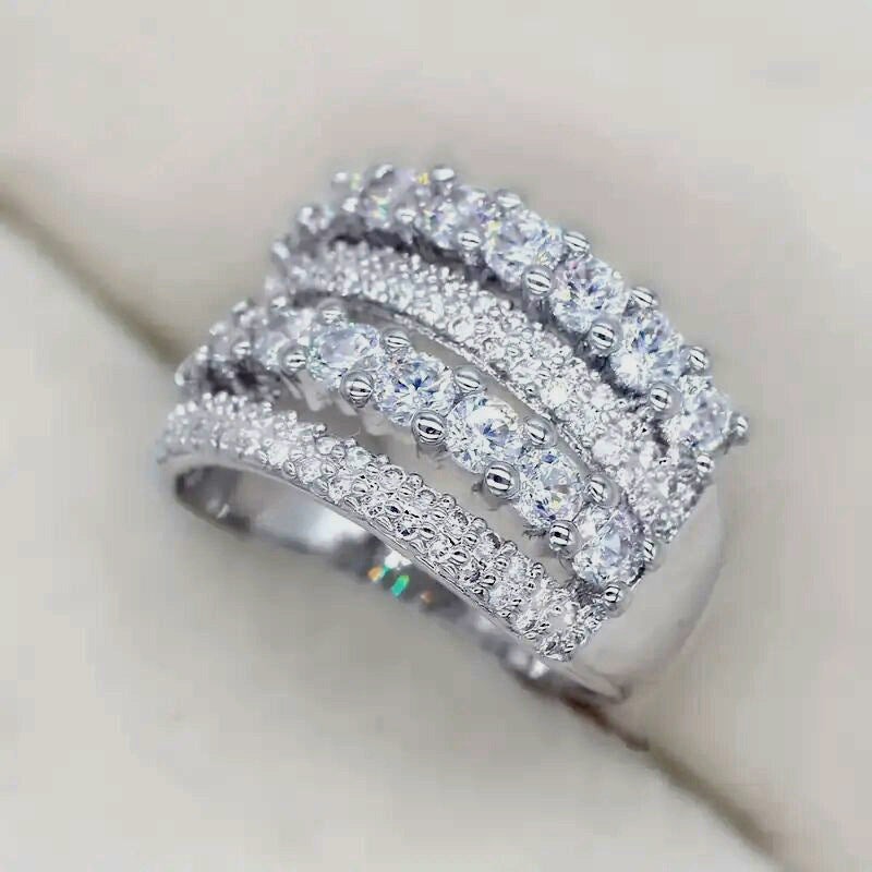 Czarujący Pierścionek na każdą okazję