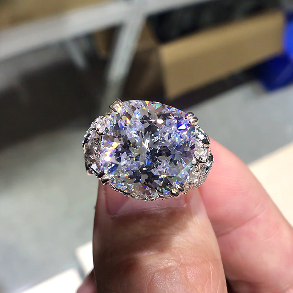 Czarujący Pierścionek na każdą okazję