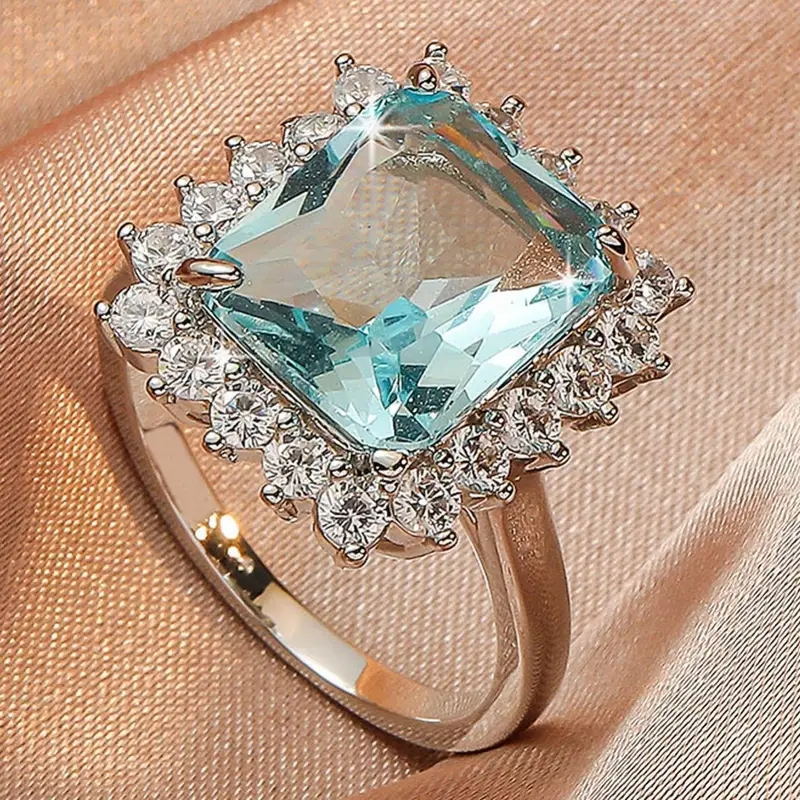 Czarujący Pierścionek na każdą okazję