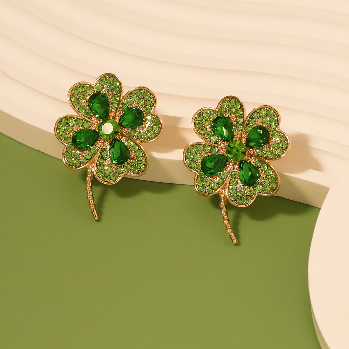 Czarujący Perłowy Kolczyk na każdą okazję