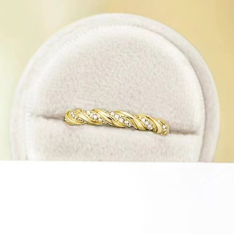 Czarujący Pierścionek na każdą okazję