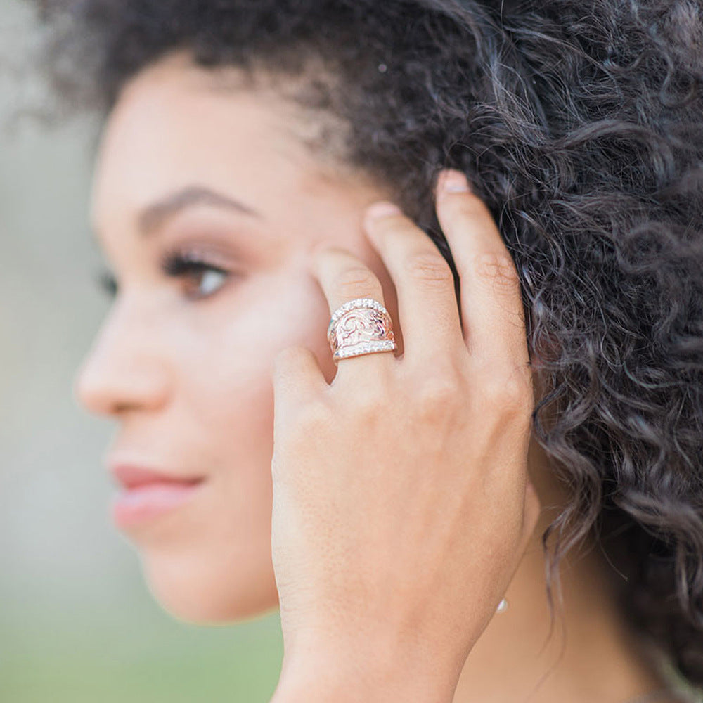 A Must-Have - Piękny Pierścionek w unikalnym stylu