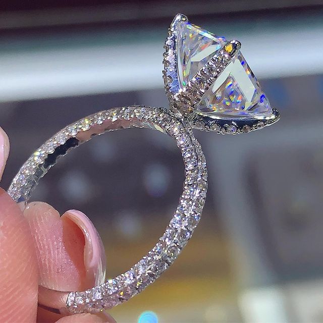 Czarujący Pierścionek na każdą okazję