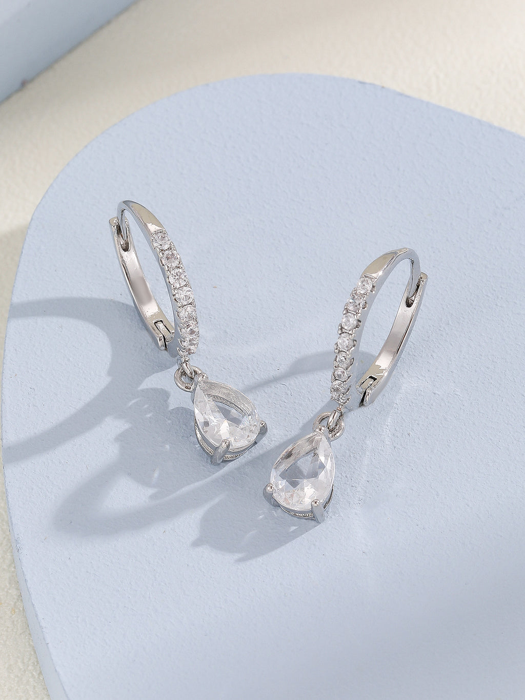 Czarujący Kolczyk na każdą okazję