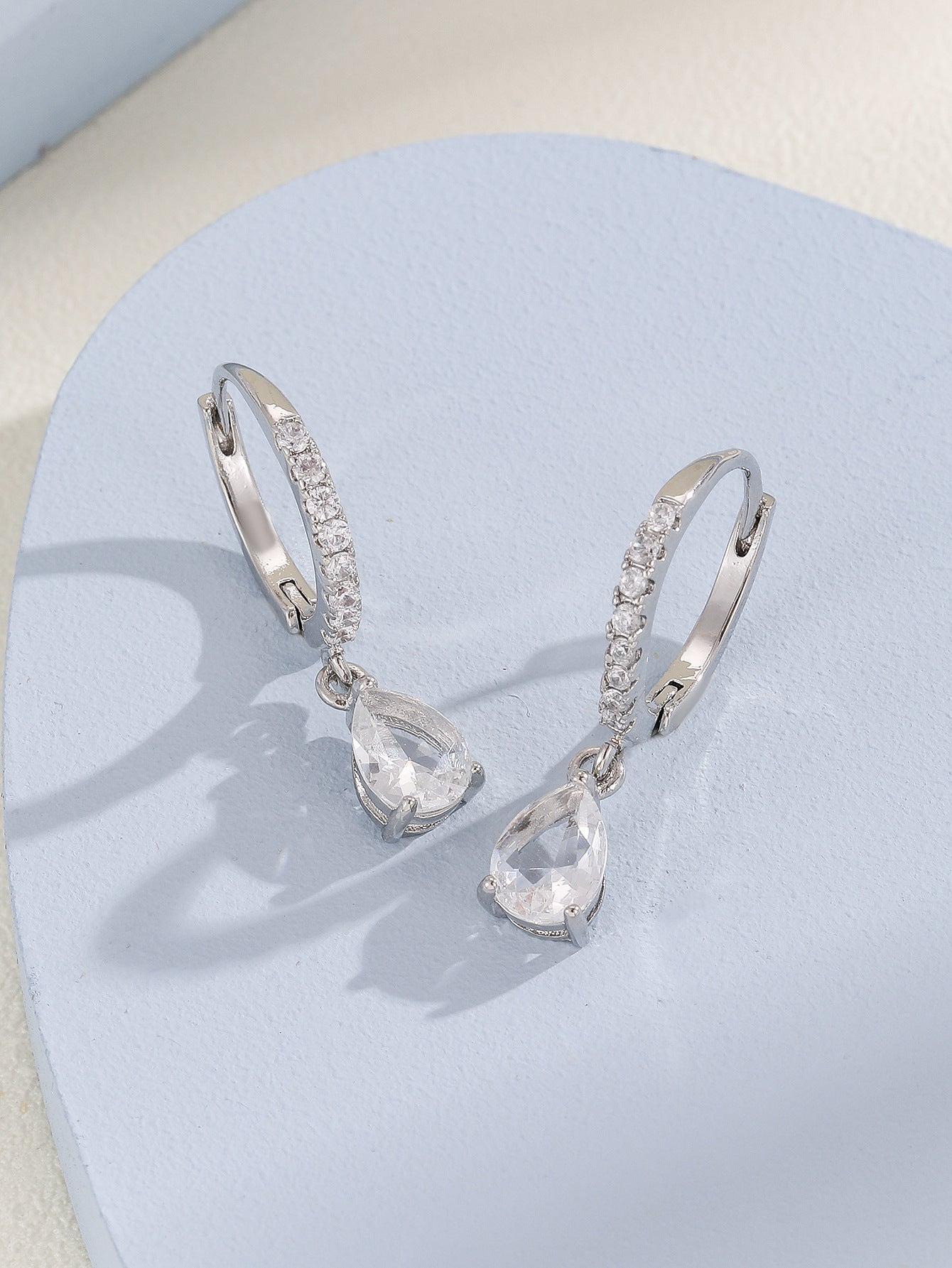 Czarujący Kolczyk na każdą okazję