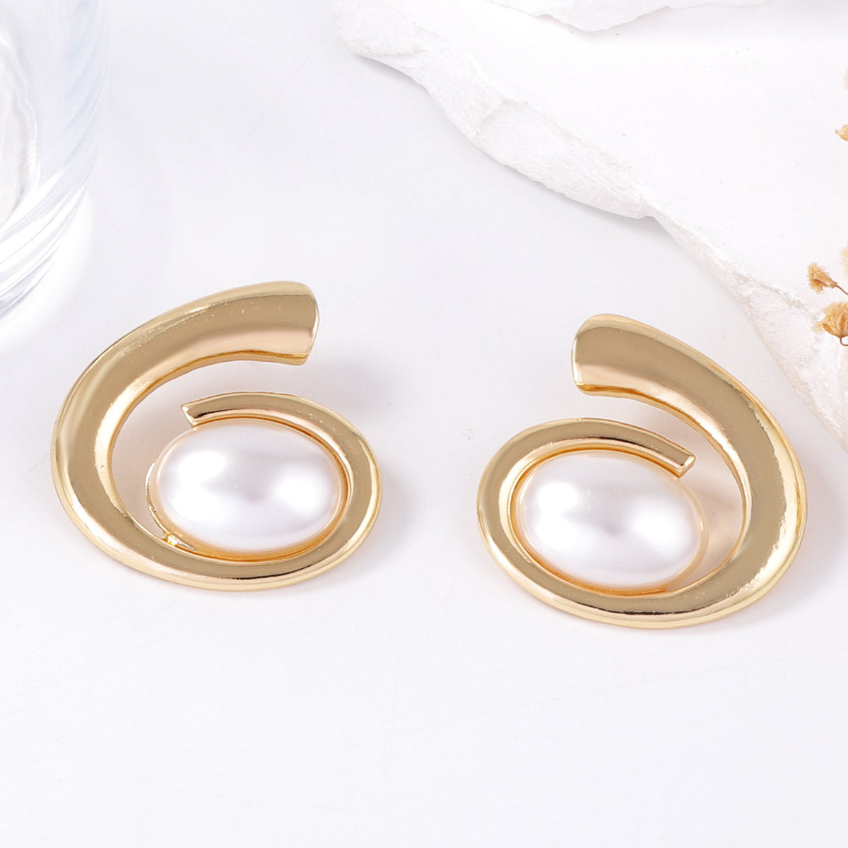 Czarujący Perłowy Kolczyk na każdą okazję