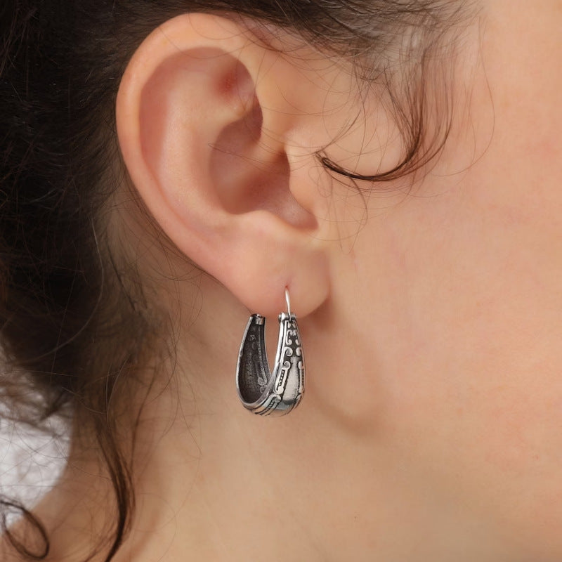 Czarujący Kolczyk na każdą okazję