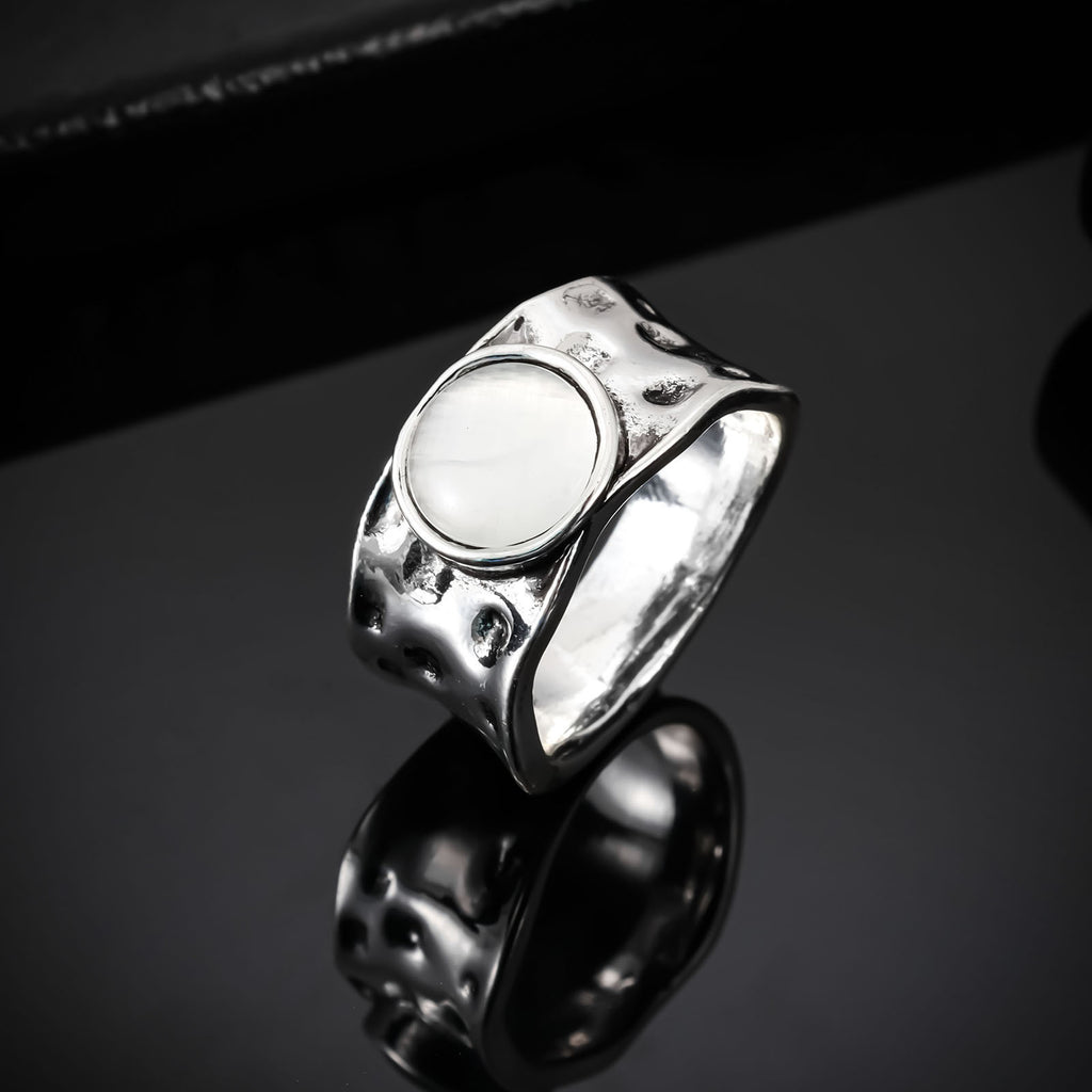 Klasyczny Pierścionek z ponadczasowym urokiem