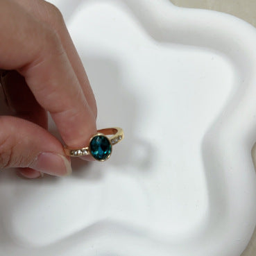 Klasyczny Pierścionek z ponadczasowym urokiem