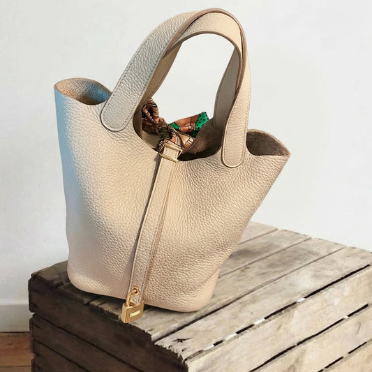 Milkshake white with silk scarf pony
