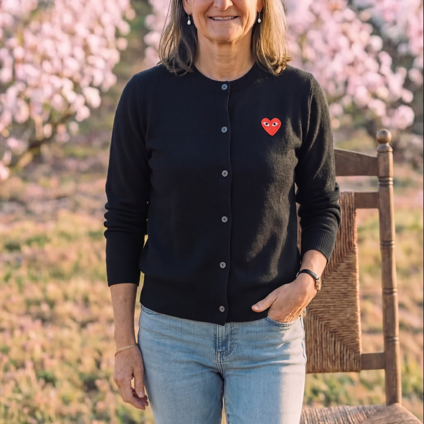 Round neck black red heart