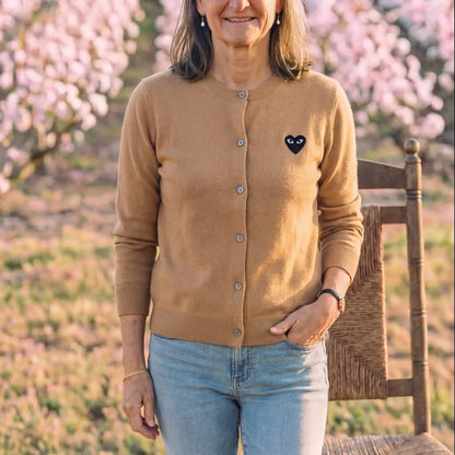 Round neck khaki black heart
